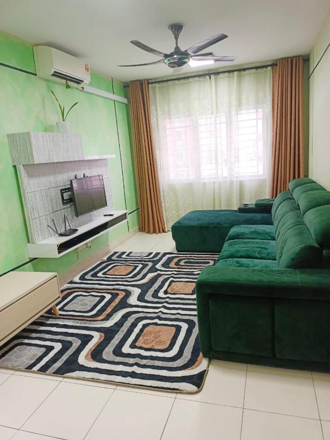 Nena Homestay Setia Alam, Air Conditioned, High Speed Internet Shah Alam Exterior photo