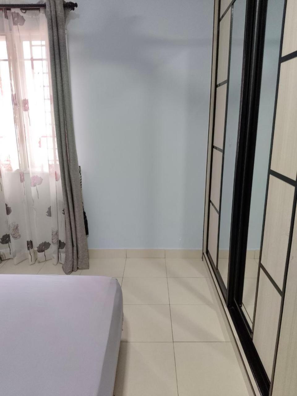 Nena Homestay Setia Alam, Air Conditioned, High Speed Internet Shah Alam Exterior photo