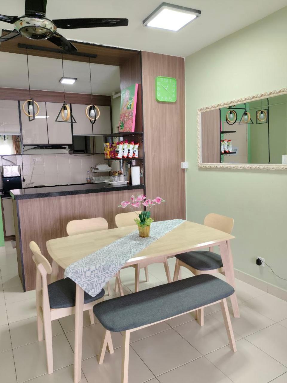 Nena Homestay Setia Alam, Air Conditioned, High Speed Internet Shah Alam Exterior photo